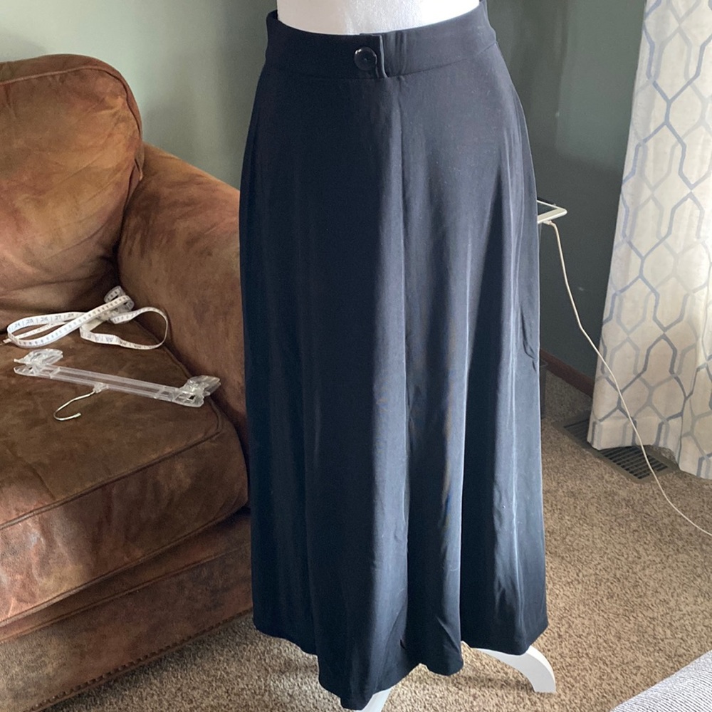 True vintage black skirt. Size medium.